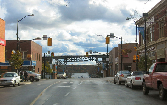 1024px-DowntownParrySound-560 1024px-DowntownParrySound-560
