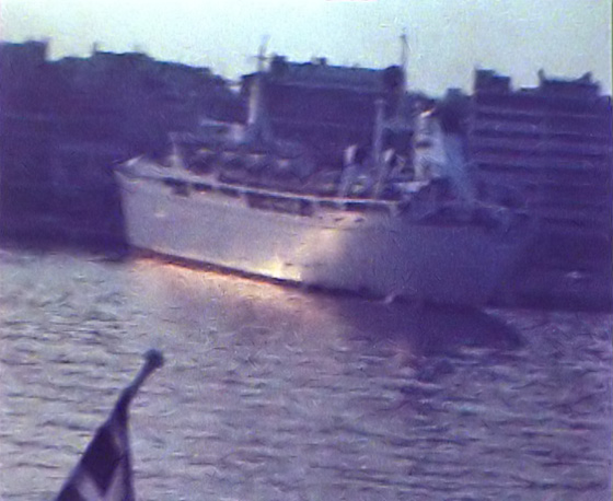 274-Athen-1980-Hafen von Piräus mit Schiff-560 274-Athen-1980-Hafen von Piräus mit Schiff-560
