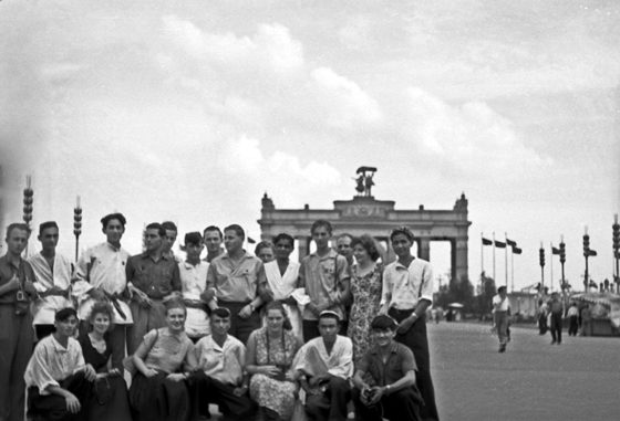 57-01-Nr-002-Festivalteilnehmer-560 57-01-Nr-002-Festivalteilnehmer-560