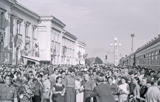 57-M01-0035-Minsk-Begrüßung-560 57-M01-0035-Minsk-Begrüßung-560