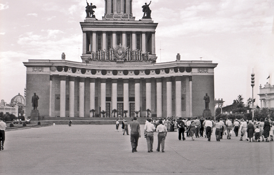 57-M02-0027-Zentralpavillon mit Lenin+Stalin-560 57-M02-0027-Zentralpavillon mit Lenin+Stalin-560