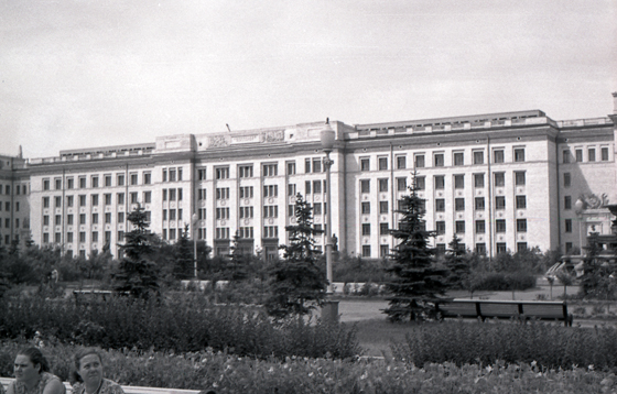 57-M04-11-Chemie-Gebäude der Lomonossow-Universität-560