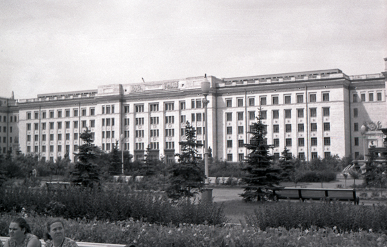 57-M04-11-Chemie-Gebäude der Lomonossow-Universität-560 57-M04-11-Chemie-Gebäude der Lomonossow-Universität-560