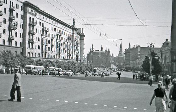 57-M06-0013-Gorki-Straße Richtung Kreml-560 57-M06-0013-Gorki-Straße Richtung Kreml-560