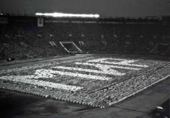 57-M08-0024-Stadion-Vorfhrungen-7 (MIR)-560