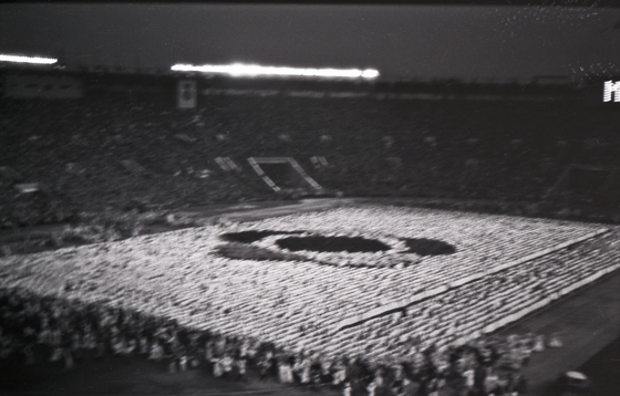 57-M08-0026-Stadion-Vorfhrungen-9-560