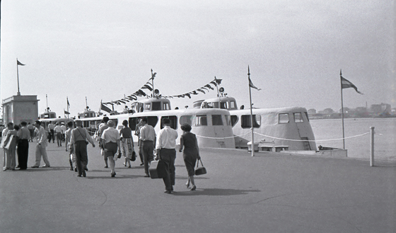 57-M09-0018-Schiffe am Kai-560 57-M09-0018-Schiffe am Kai-560