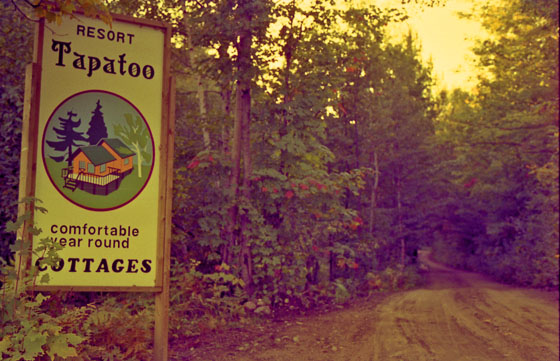 Canada (1986)-081-Schild - Resort Tapatoo-1-560-2 Canada (1986)-081-Schild - Resort Tapatoo-1-560-2
