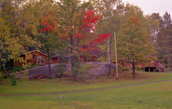 Canada (1986)-131-Mehrere Hütten im Herbst-1-560