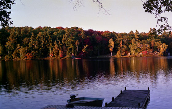 Canada (1986)-142-Landungssteg mit Boot im Herbst-1-560 Canada (1986)-142-Landungssteg mit Boot im Herbst-1-560