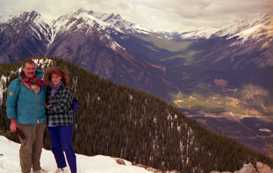 Canada (1986)-224-Banff-Kater & Hase mit Mountains-1-560 Canada (1986)-224-Banff-Kater & Hase mit Mountains-1-560