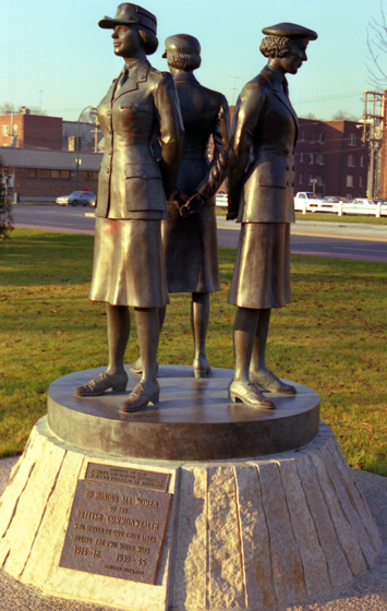 Canada (1986)-350-Winnipeg-Denkmal Women in War 560