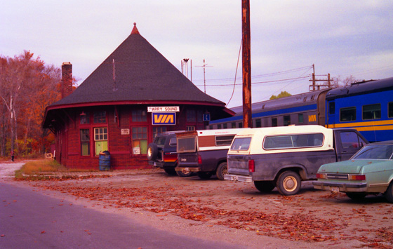 Canada (1986)-424-Parry Sound Bahnhof mit Zug-1-560