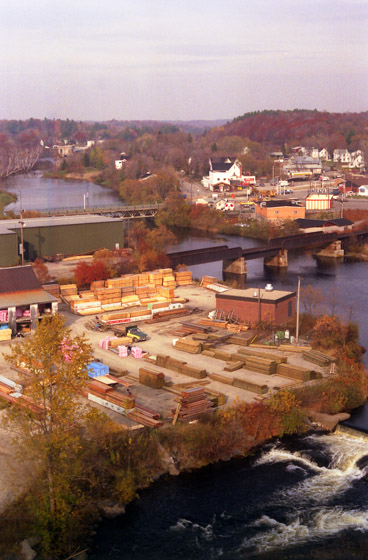 Canada (1986)-444-Parry Sound - Holzstapelplatz mit Seguin River 560