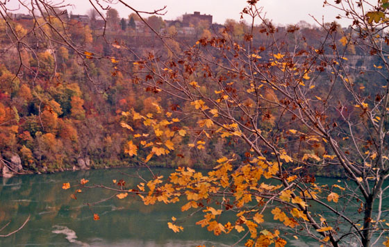 Canada (1986)-557-Niagara River 560 Canada (1986)-557-Niagara River 560