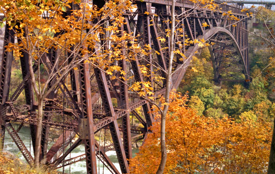 Canada (1986)-558-Niagara Falls-Eisenbahnbrücke 560 Canada (1986)-558-Niagara Falls-Eisenbahnbrücke 560