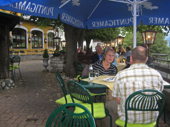 IMG_2784-Gastgarten-1-560 IMG_2784-Gastgarten-1-560