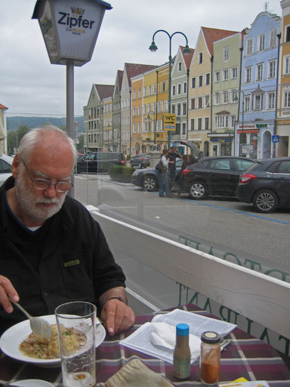 IMG_2950-Braunau mit Kater-560