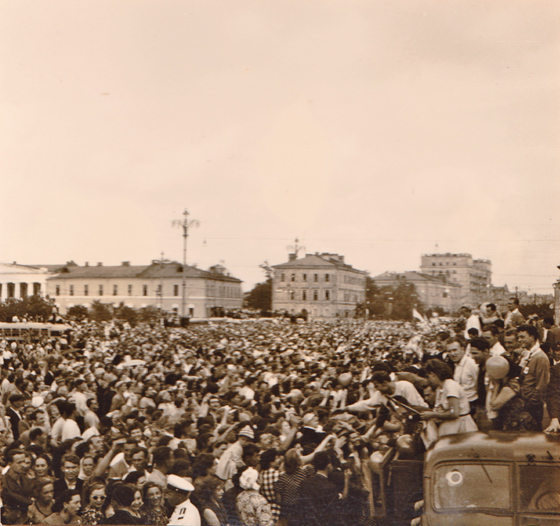 Moskauer am Straenrand-5-1-560