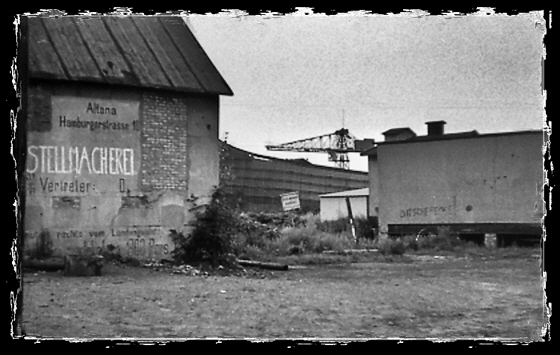 60-01-0037-Gerümpelecke Finkenwerder-Silver projects-560 60-01-0037-Gerümpelecke Finkenwerder-Silver projects-560