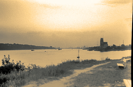 60-01-0055-Finkenwerder-Blick auf die Elbe-Silver projects-560 60-01-0055-Finkenwerder-Blick auf die Elbe-Silver projects-560