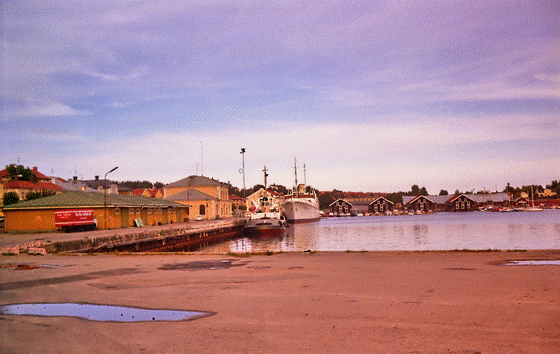 81-04-0017-Hudiksvall-Hafen-1, telezoom. aufgehellt, inpaint, denoise-560 81-04-0017-Hudiksvall-Hafen-1, telezoom. aufgehellt, inpaint, denoise-560