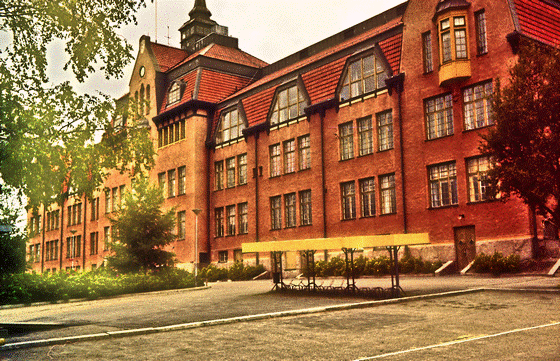 81-05-0012-Hudiksvall-alte Schule, pse7, tele, gelbes Leuchten-560 81-05-0012-Hudiksvall-alte Schule, pse7, tele, gelbes Leuchten-560