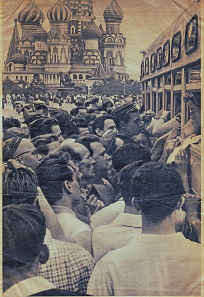 Festival-Bus + Leute, Roter Platz-H600