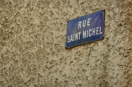 P1050043-Straßenschild Rue Saint Michel-560 P1050043-Straßenschild Rue Saint Michel-560