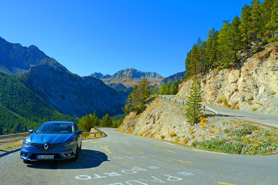 P1050235-Auto mit Alpen-560