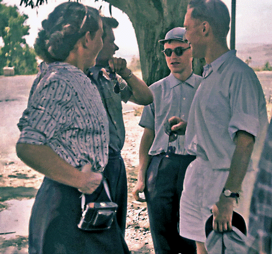 img046-Teilnehmer der Busreise denoise inpaint pse7 x2 blackwhite Makro-Colorized, cyan-560 img046-Teilnehmer der Busreise denoise inpaint pse7 x2 blackwhite Makro-Colorized, cyan-560