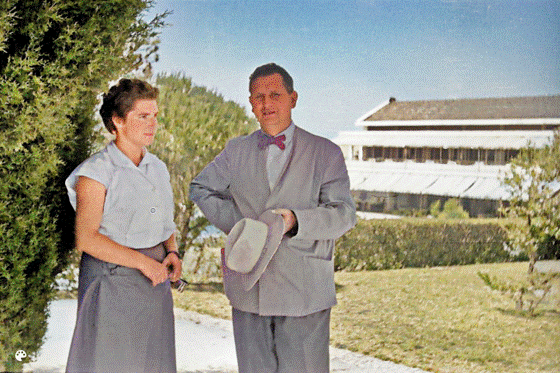 img051-Studienrat L mit Frau pse7 x2 denoise Struktur hell inpaint-Colorized-560 img051-Studienrat L mit Frau pse7 x2 denoise Struktur hell inpaint-Colorized-560