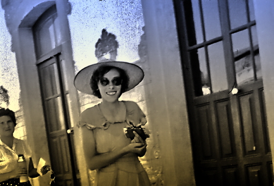 img056-Eyla-2, pse, sharpen, denoise, inpaint, black&white, color5-560 img056-Eyla-2, pse, sharpen, denoise, inpaint, black&white, color5-560