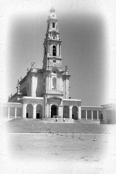 img057-Fatima-Kirche, sharpen, denoise, inpaint, black&white-H560