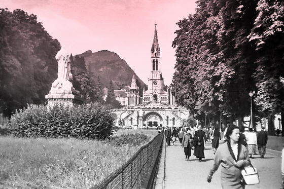 img076-Lourdes-Die Kirche, sharpen, denoise, inpaint, black&white, color5, pse7-560 img076-Lourdes-Die Kirche, sharpen, denoise, inpaint, black&white, color5, pse7-560