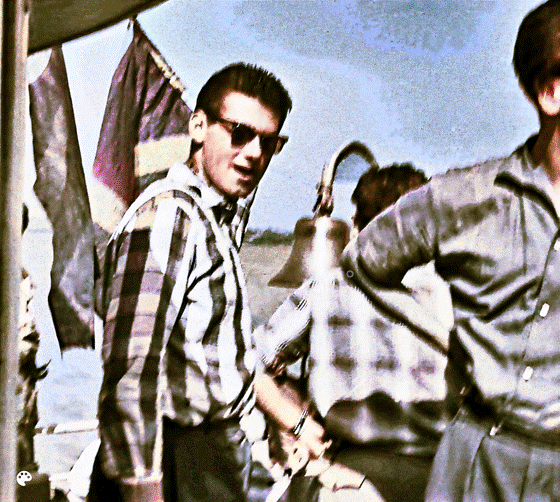 z57-M09-0028-ich selber auf dem Schiff denoise struktur hell pse7. inpaint-Colorized, makro, gelb-560 z57-M09-0028-ich selber auf dem Schiff denoise struktur hell pse7. inpaint-Colorized, makro, gelb-560