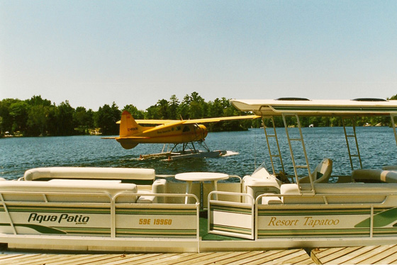 scan0007-Wasserflugzeug + Schiff 'Resort Tapatoo'-1-560 scan0007-Wasserflugzeug + Schiff 'Resort Tapatoo'-1-560